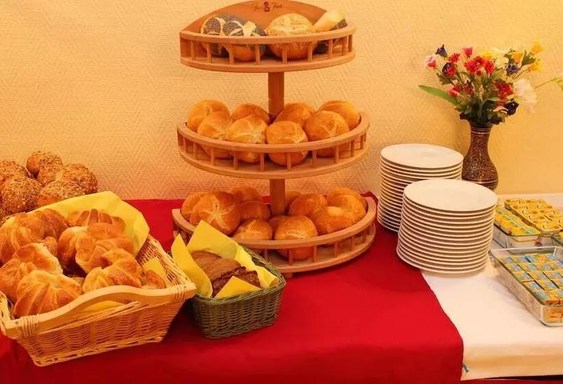 Отель Rheinfels