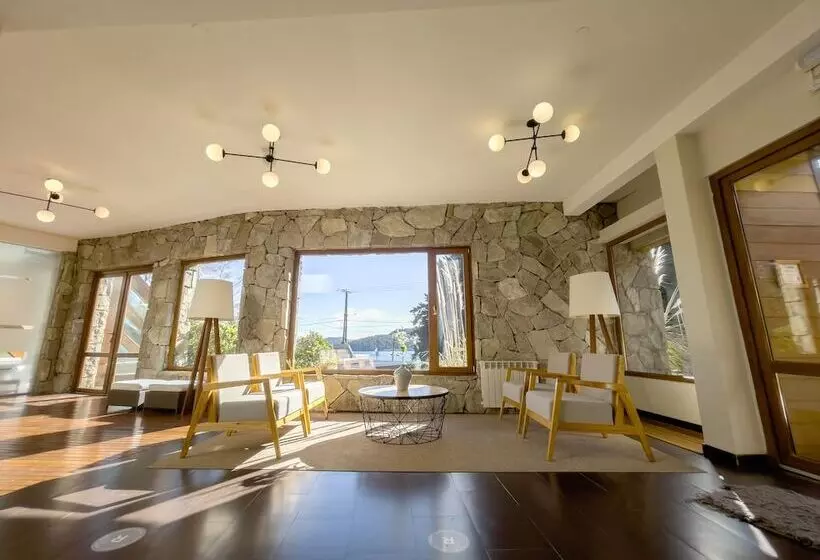 ホテル Rochester Bariloche Suites & Spa