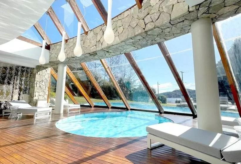 ホテル Rochester Bariloche Suites & Spa