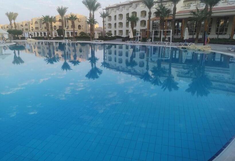 هتل Royal Lagoons Resort & Aqua Park Families And Couples Only