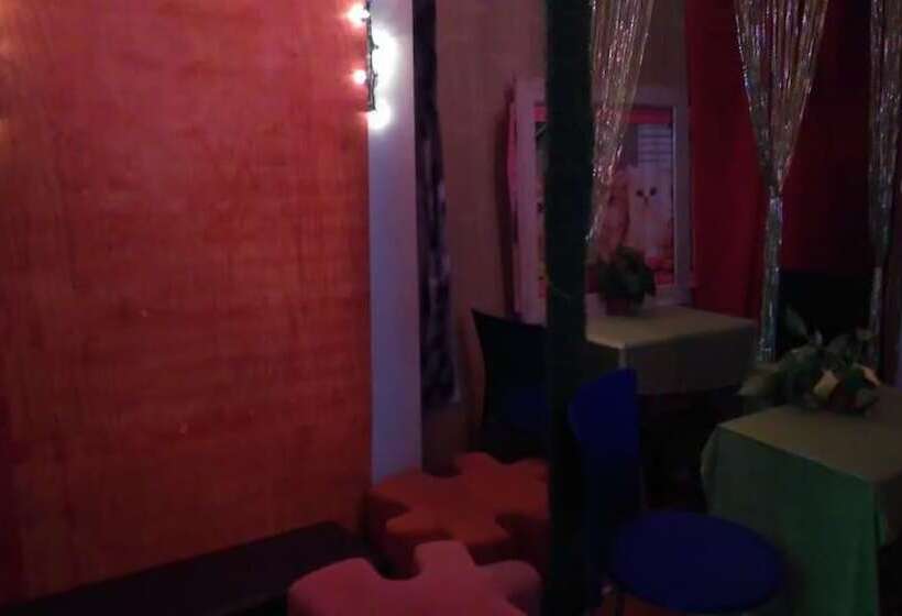 Hotel Backpacker Guest Home