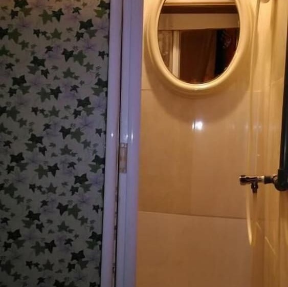 Hotel Backpacker Guest Home