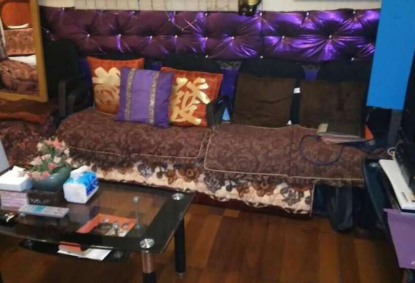 Hotel Backpacker Guest Home