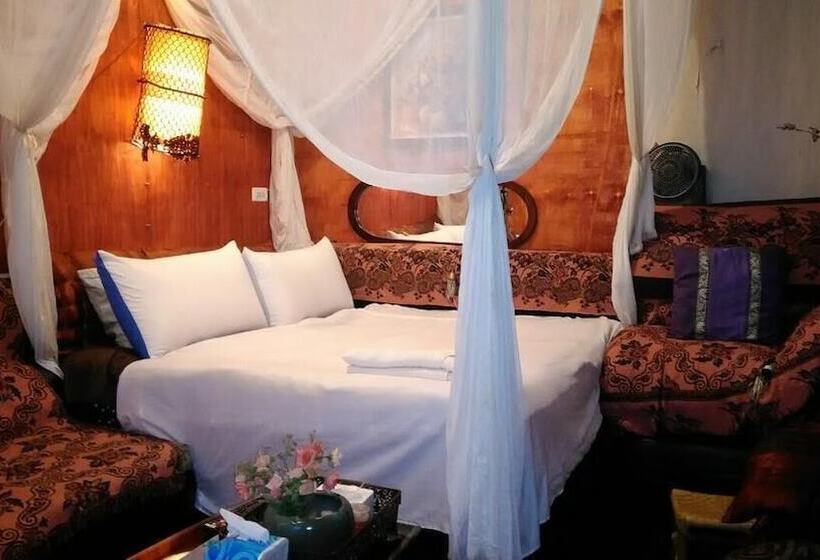 Hotel Backpacker Guest Home