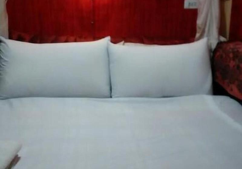 Hotel Backpacker Guest Home