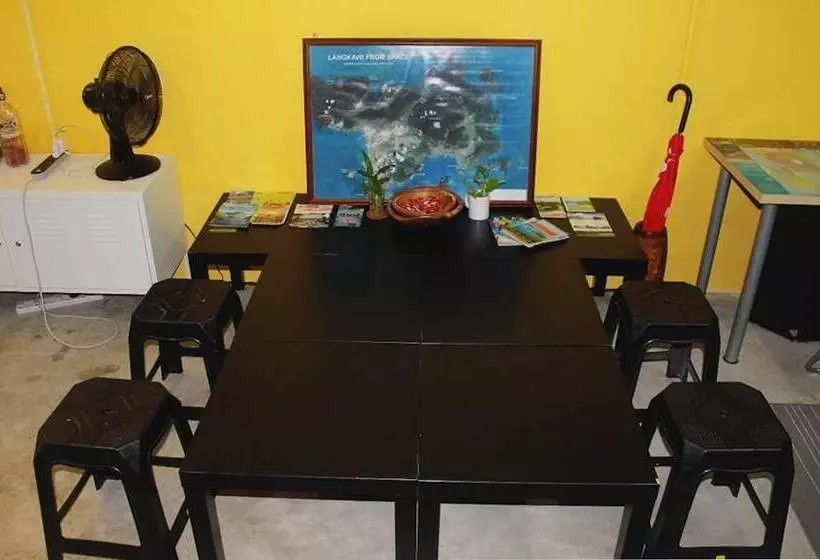 هتل El Studio Hostel Langkawi