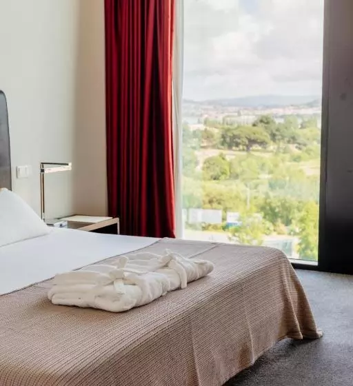 هتل Axis Viana Business & Spa