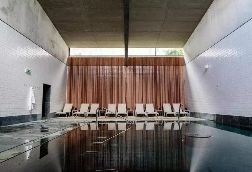 هتل Axis Viana Business & Spa