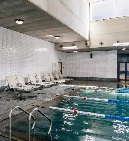 هتل Axis Viana Business & Spa