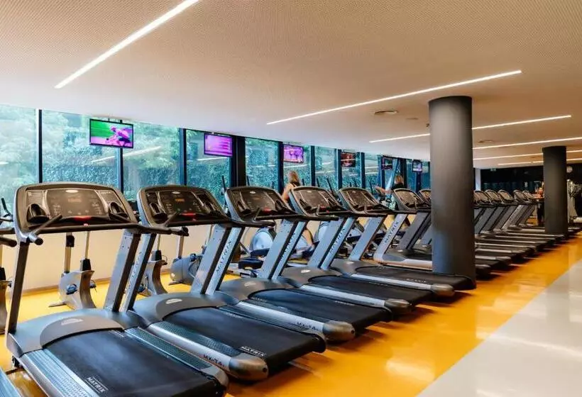 هتل Axis Viana Business & Spa