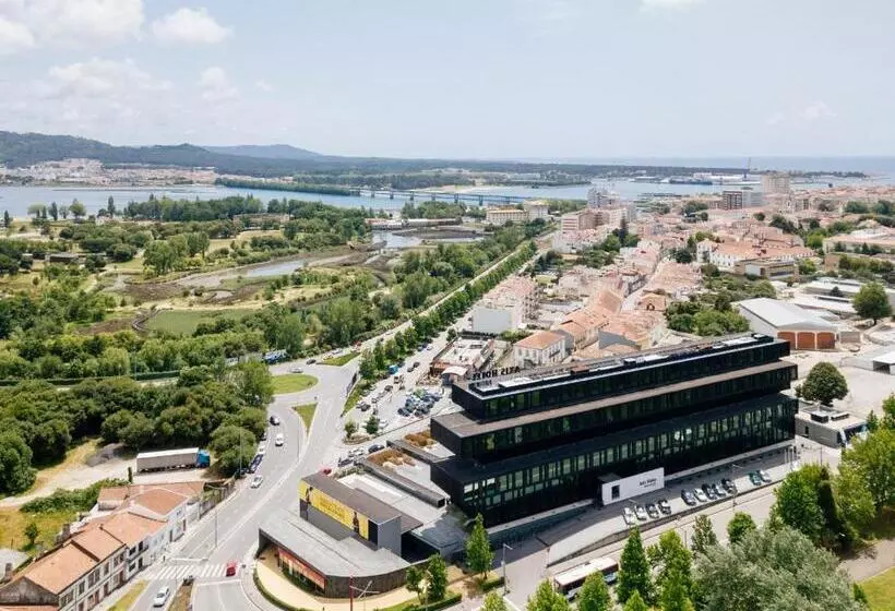 هتل Axis Viana Business & Spa