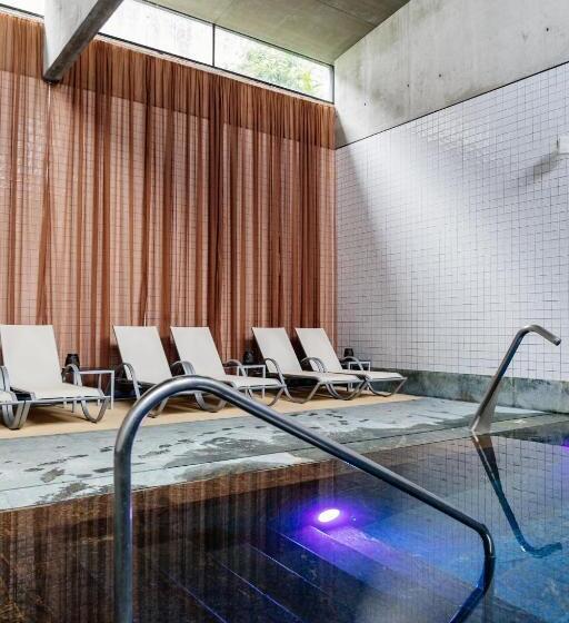 هتل Axis Viana Business & Spa