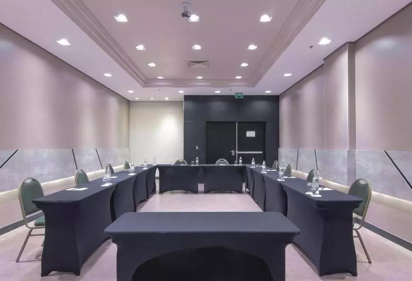 Отель Deville Prime Porto Alegre