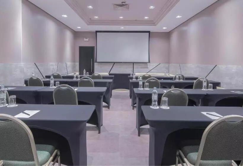 Отель Deville Prime Porto Alegre