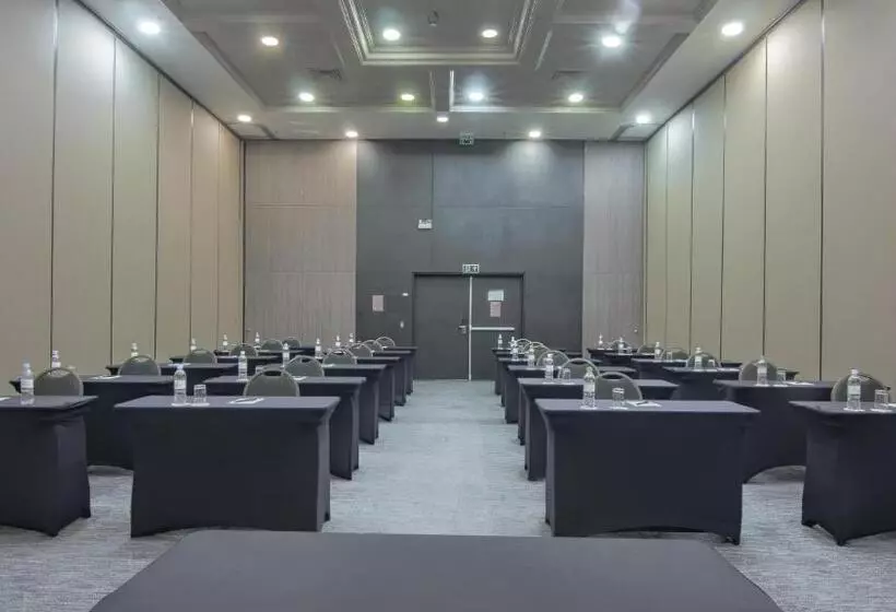 Отель Deville Prime Porto Alegre