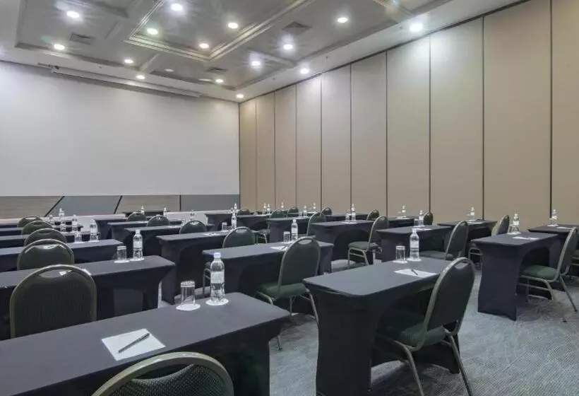 Отель Deville Prime Porto Alegre