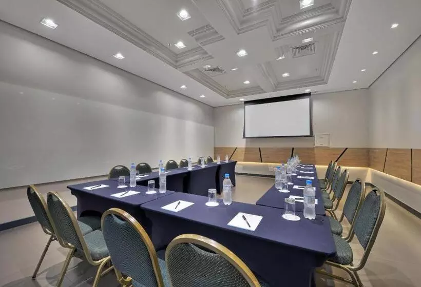 Отель Deville Prime Porto Alegre