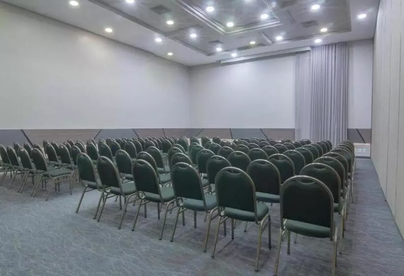 Отель Deville Prime Porto Alegre