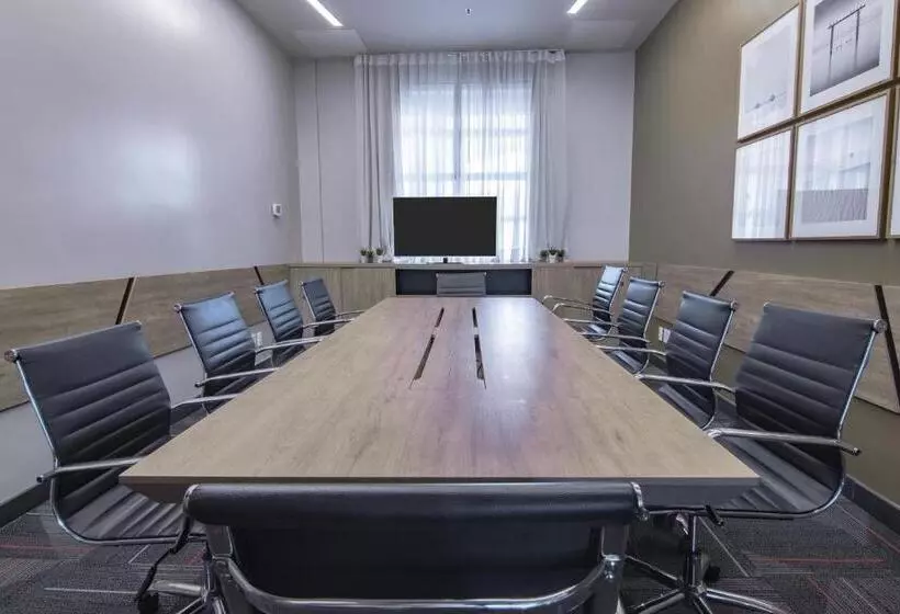 Отель Deville Prime Porto Alegre