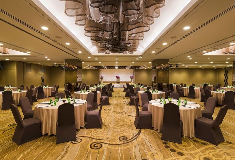 هتل Avani Ratchada Bangkok