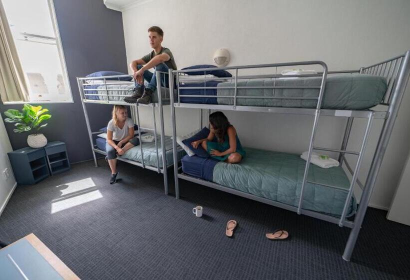Отель Nomads Capital Backpackers  Wellington