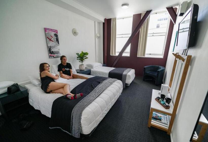 Отель Nomads Capital Backpackers  Wellington