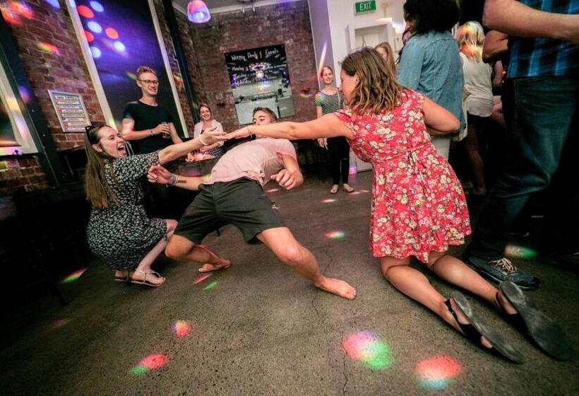 Отель Nomads Capital Backpackers  Wellington