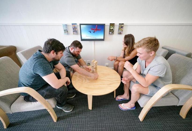 Отель Nomads Capital Backpackers  Wellington