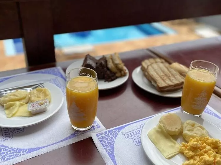 호텔 Pousada Dona Emilia