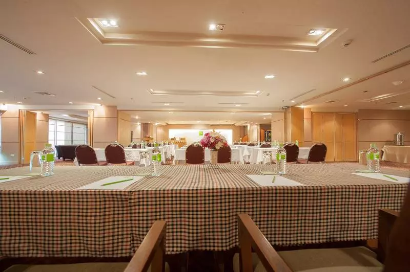 Отель The Seasons Pattaya   Sha Plus Certified