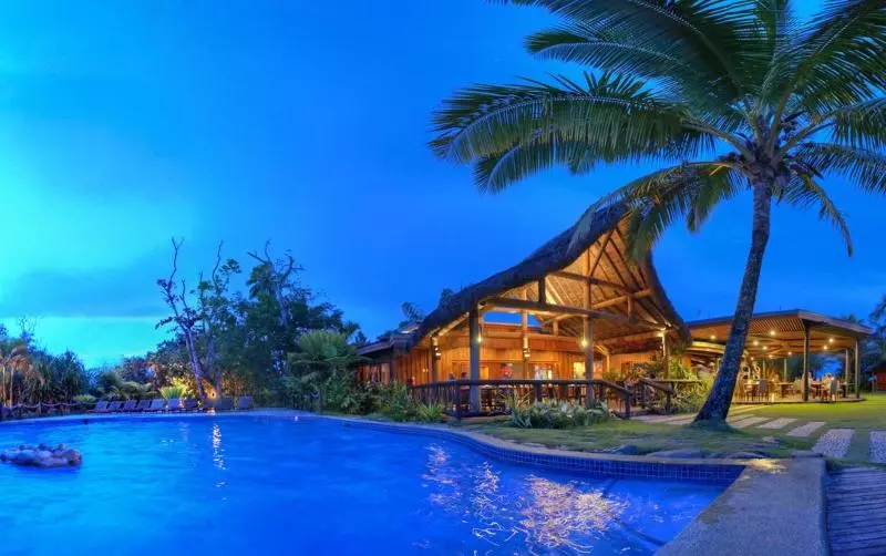 בית מלון כפרי Uprising Beach Resort