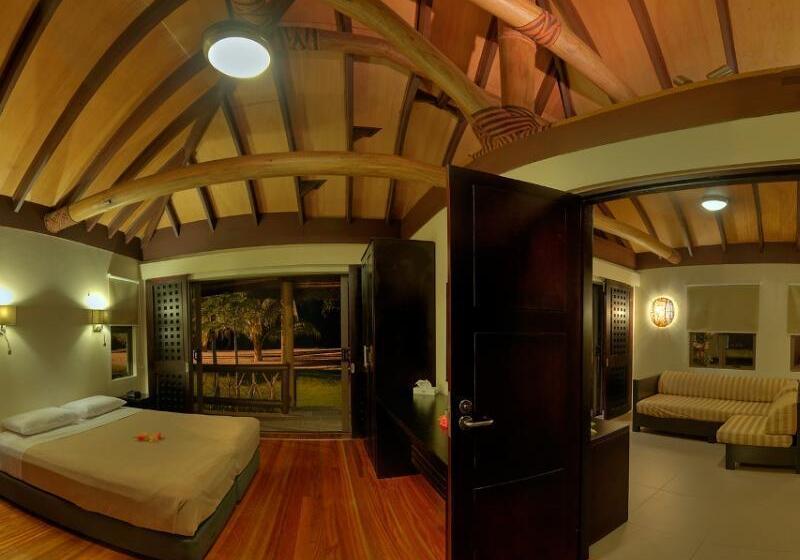 فندق Uprising Beach Resort