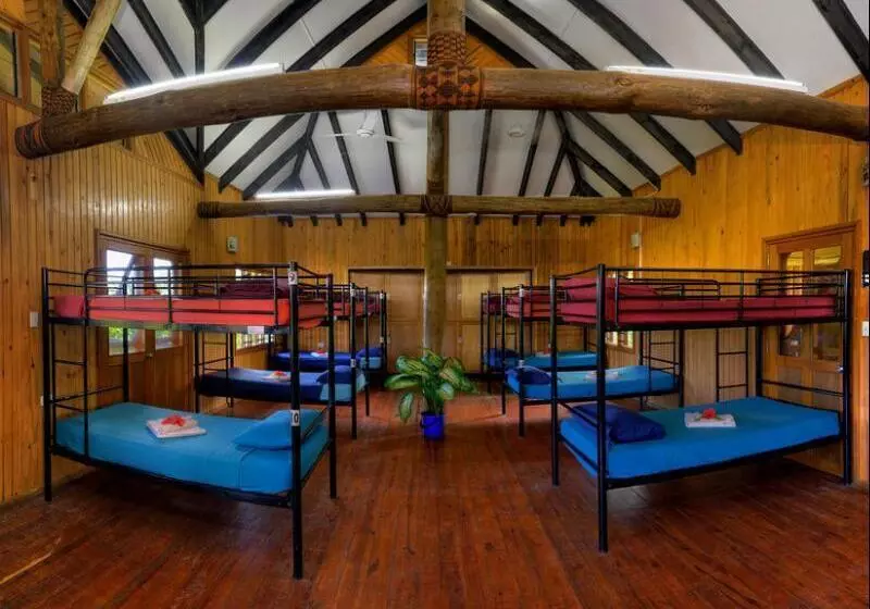 בית מלון כפרי Uprising Beach Resort