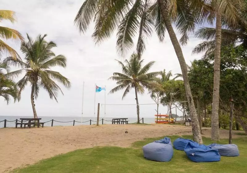 בית מלון כפרי Uprising Beach Resort