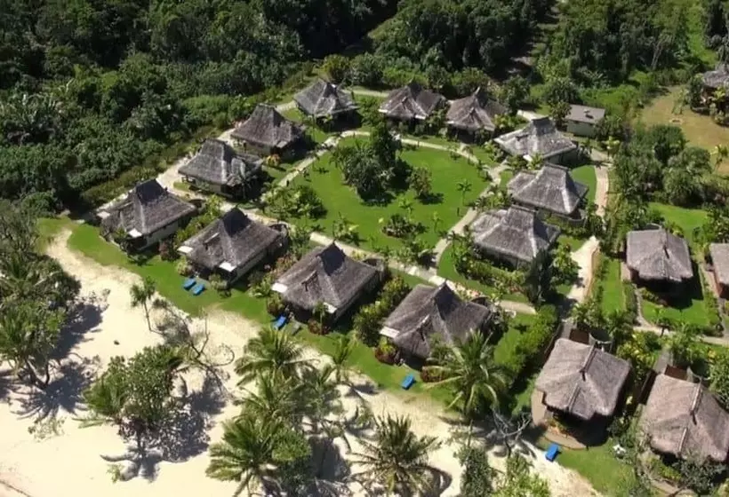 בית מלון כפרי Uprising Beach Resort