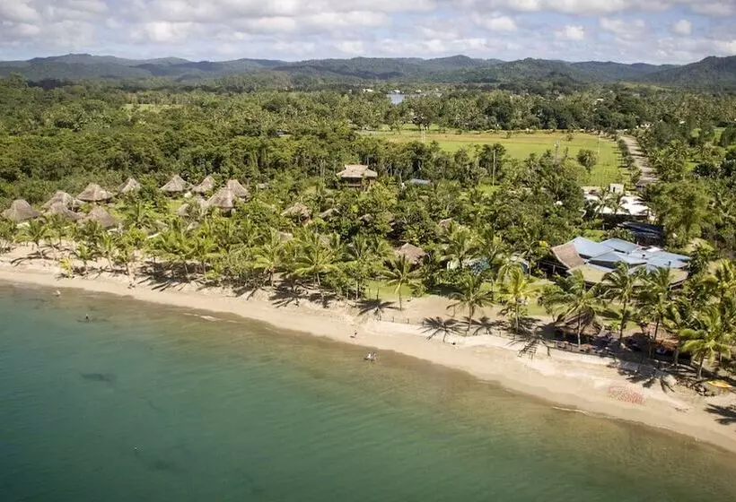 בית מלון כפרי Uprising Beach Resort