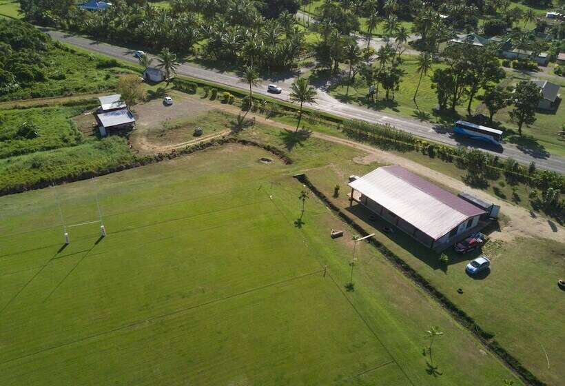 فندق Uprising Beach Resort