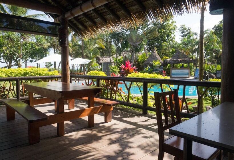 فندق Uprising Beach Resort