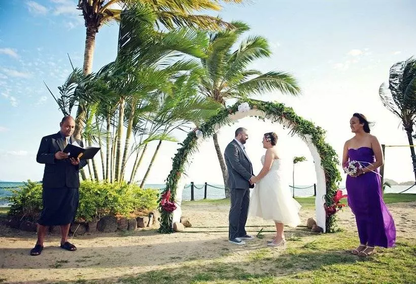 בית מלון כפרי Uprising Beach Resort