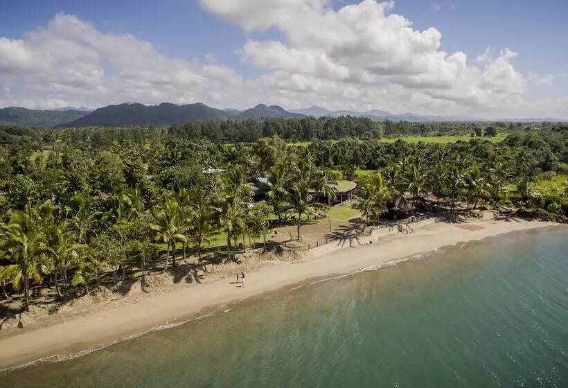 בית מלון כפרי Uprising Beach Resort