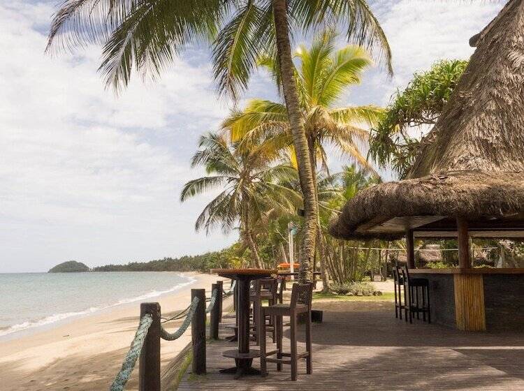 فندق Uprising Beach Resort