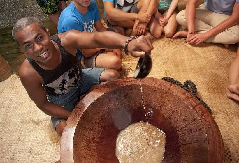 בית מלון כפרי Uprising Beach Resort