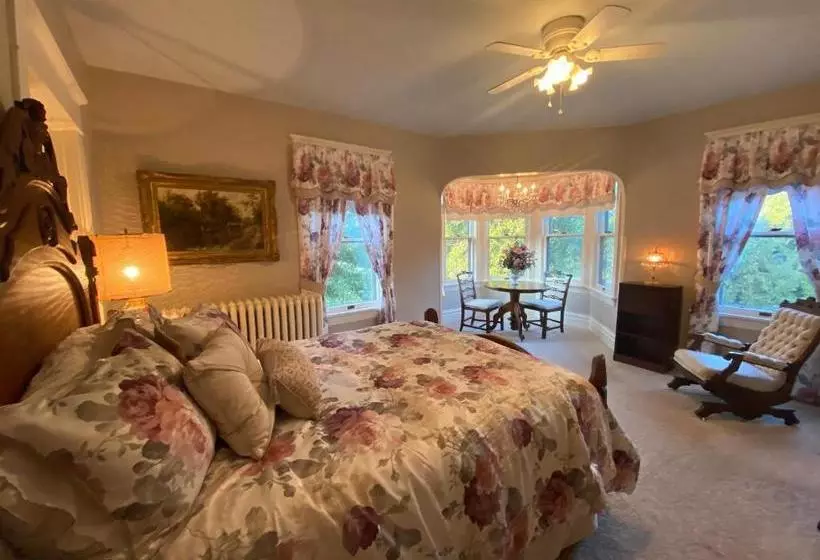 Aamiaismajoitus (B&B) Breese Inn