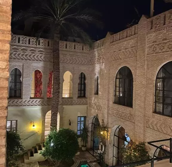 تختخواب و صبحانه Dar Tozeur
