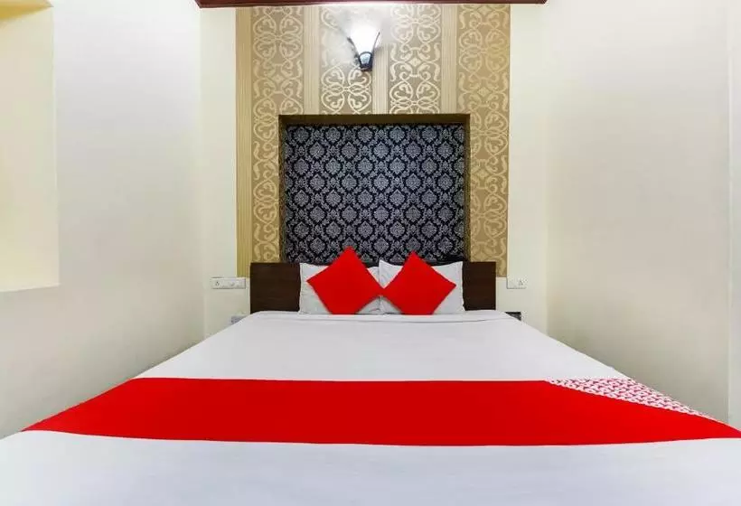 هتل Oyo 77903 Utsav