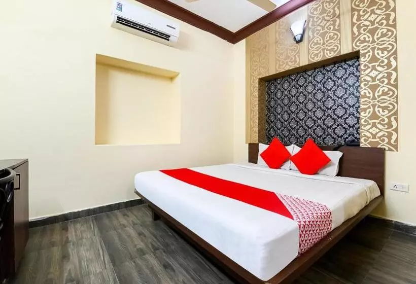 هتل Oyo 77903 Utsav