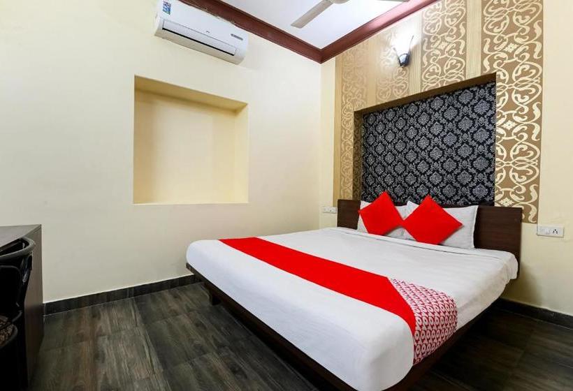 호텔 Oyo 77903 Utsav