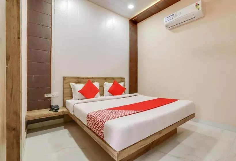 Hotelli Oyo 77970  Sangam