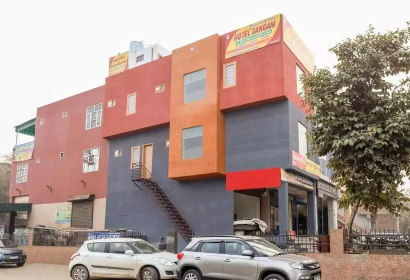 Hotelli Oyo 77970  Sangam