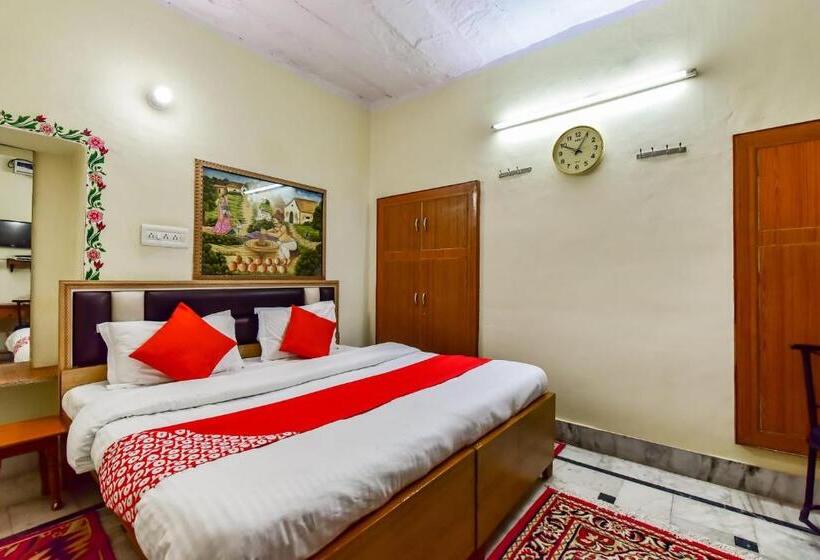 Отель Oyo 78458 Dev Villas Guest House